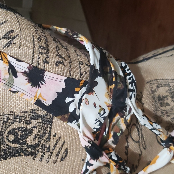 EUC Kona Sol Bathing Suit Top - Picture 6 of 10